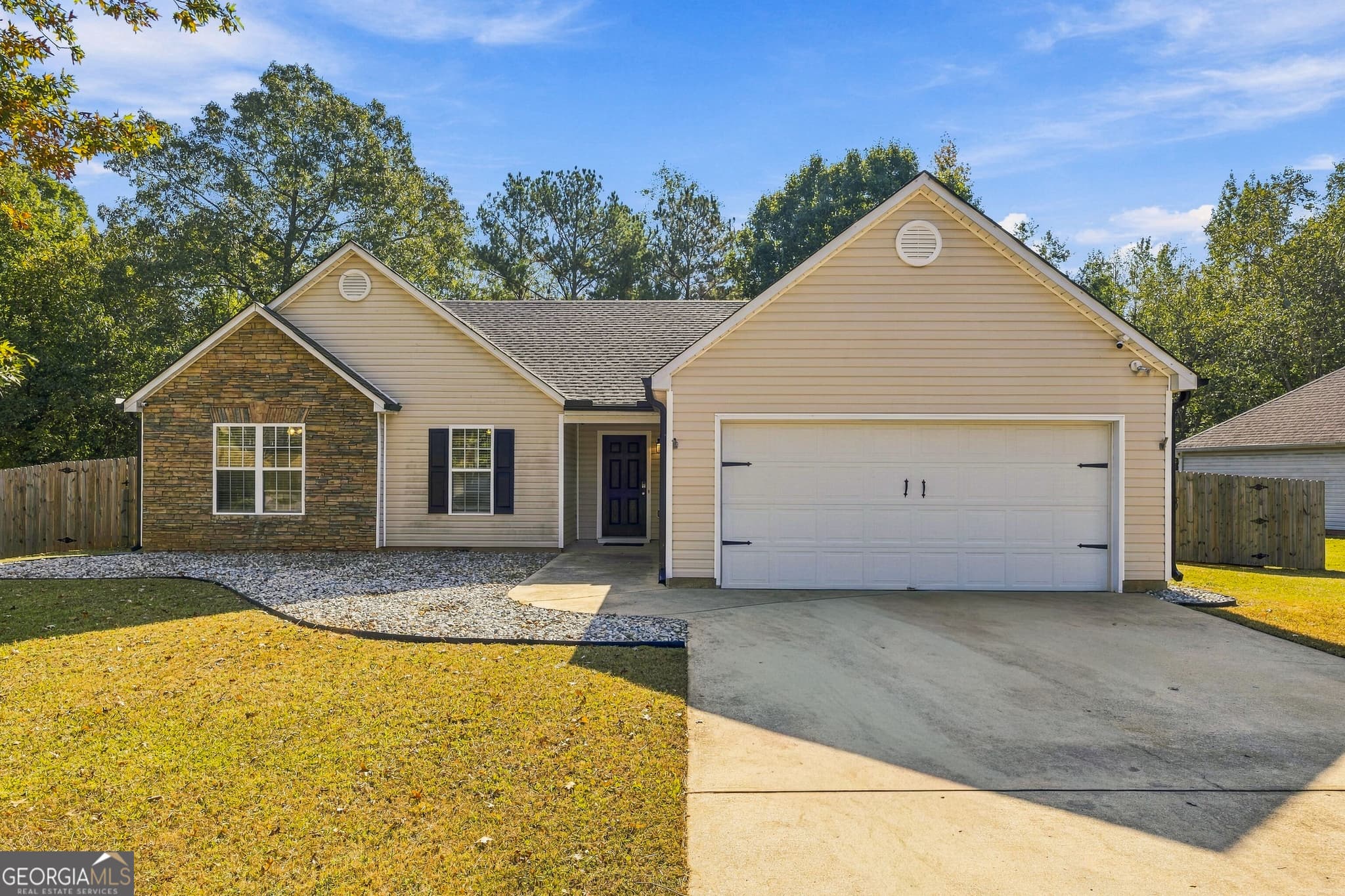 3 bedroom, 2 bathroom, 1,397 sq ft single family residence for sale at 170 Vintage Drive, Covington, GA 30014 — photo 1 of 31