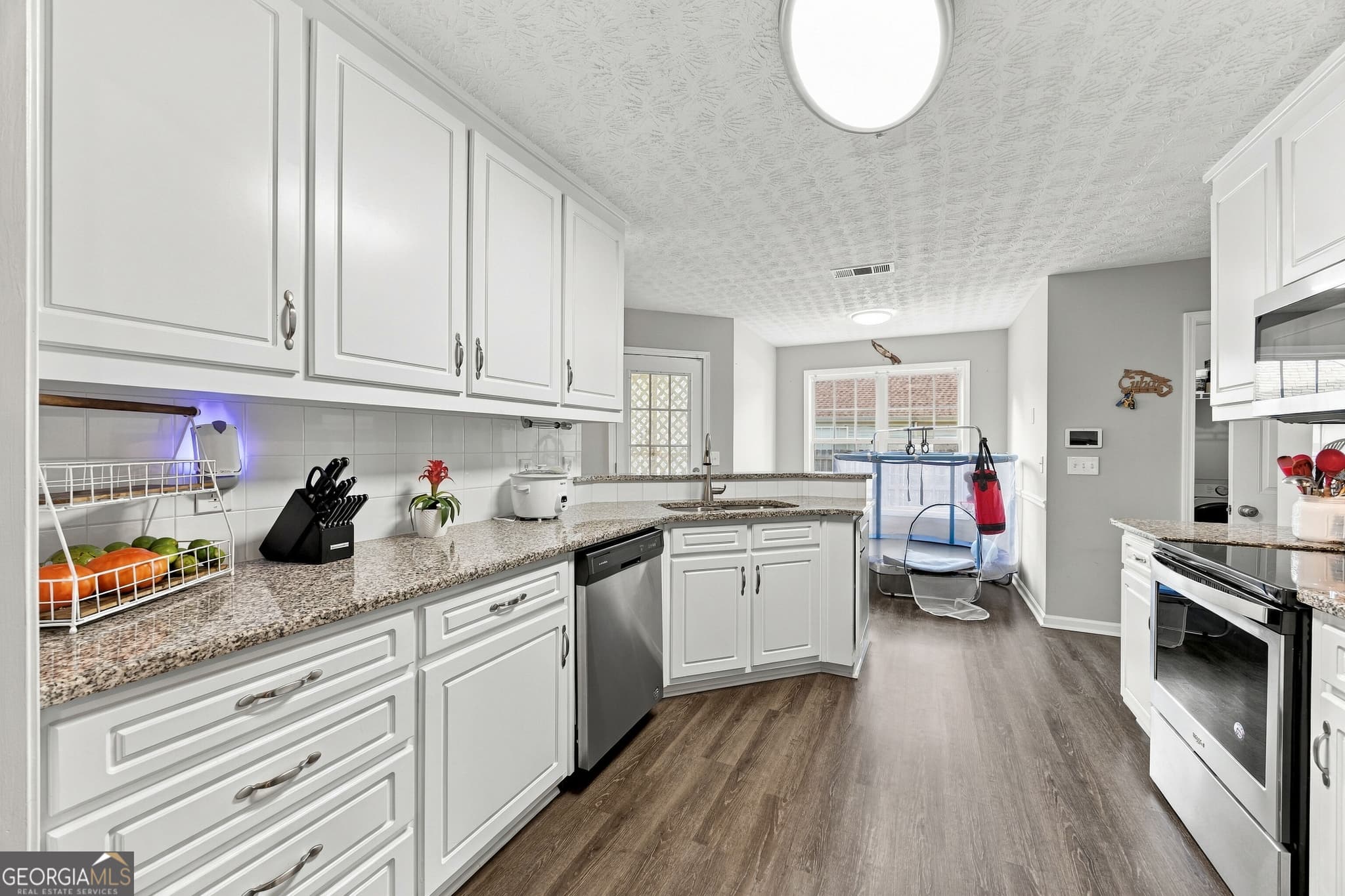 3 bedroom, 2 bathroom, 1,397 sq ft single family residence for sale at 170 Vintage Drive, Covington, GA 30014 — photo 9