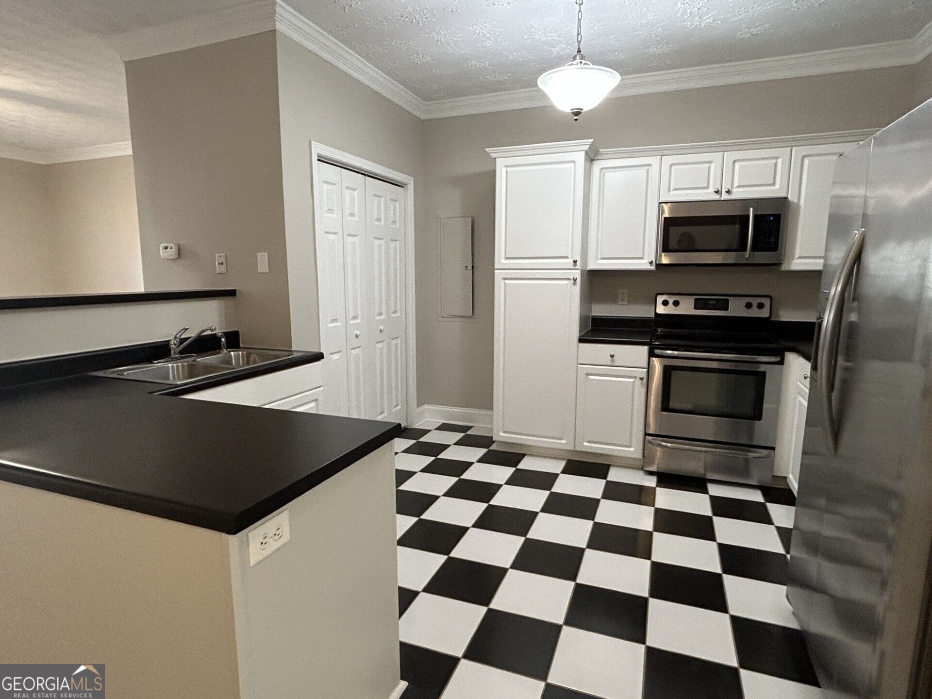 2 bedroom, 2.5 bathroom, 1,450 sq ft condominium for rent at 24 Intown Place, Fayetteville, GA 30214 for $1,595 a month — photo 3
