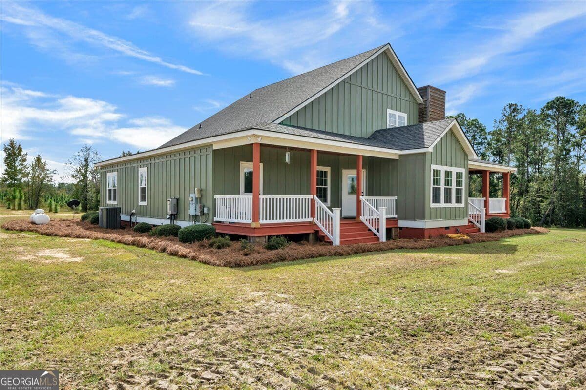 6 bedroom, 3.5 bathroom, 3,434 sq ft single family residence for sale at 2700 Bear Creek Road, Tarrytown, GA 30470 — photo 6
