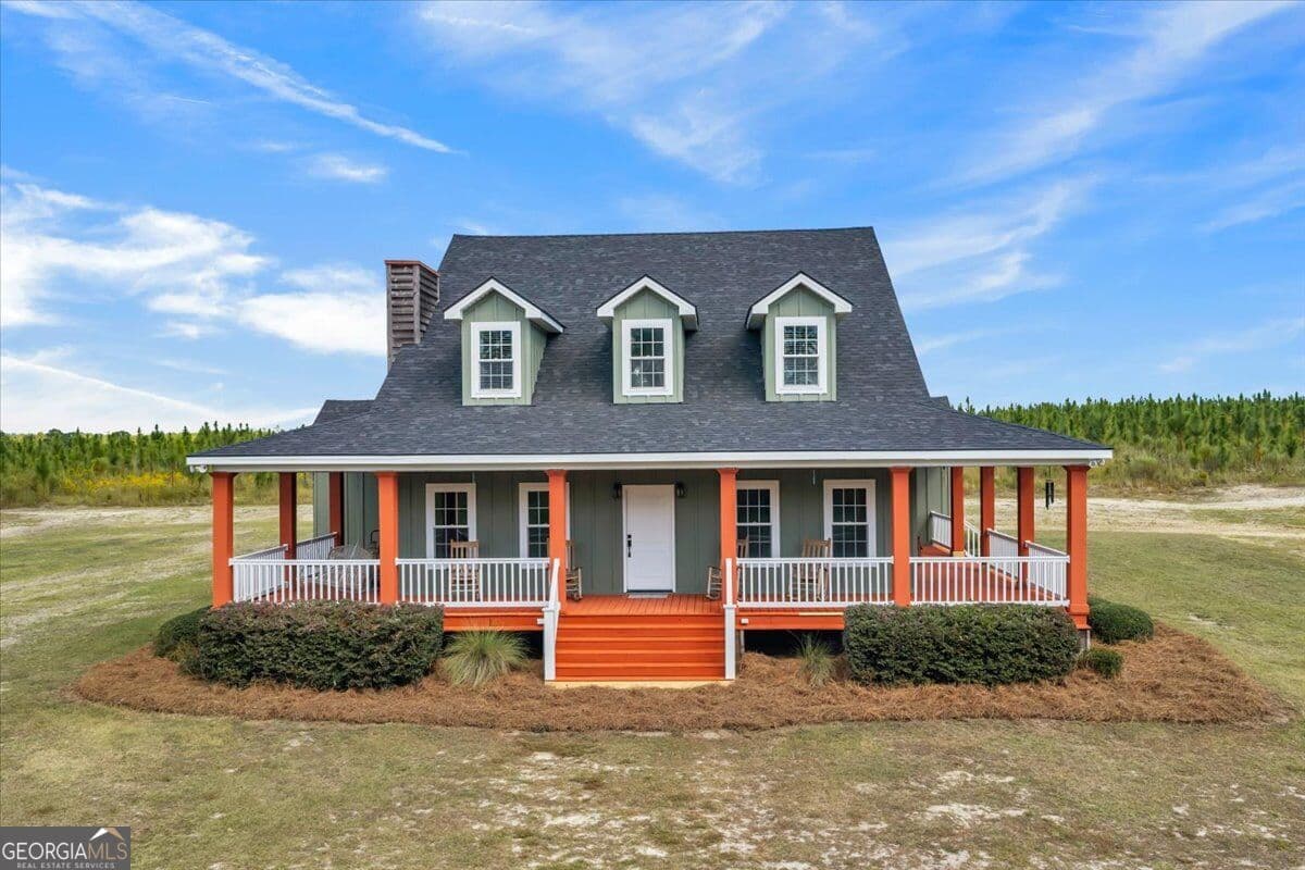 6 bedroom, 3.5 bathroom, 3,434 sq ft single family residence for sale at 2700 Bear Creek Road, Tarrytown, GA 30470 — photo 1 of 92