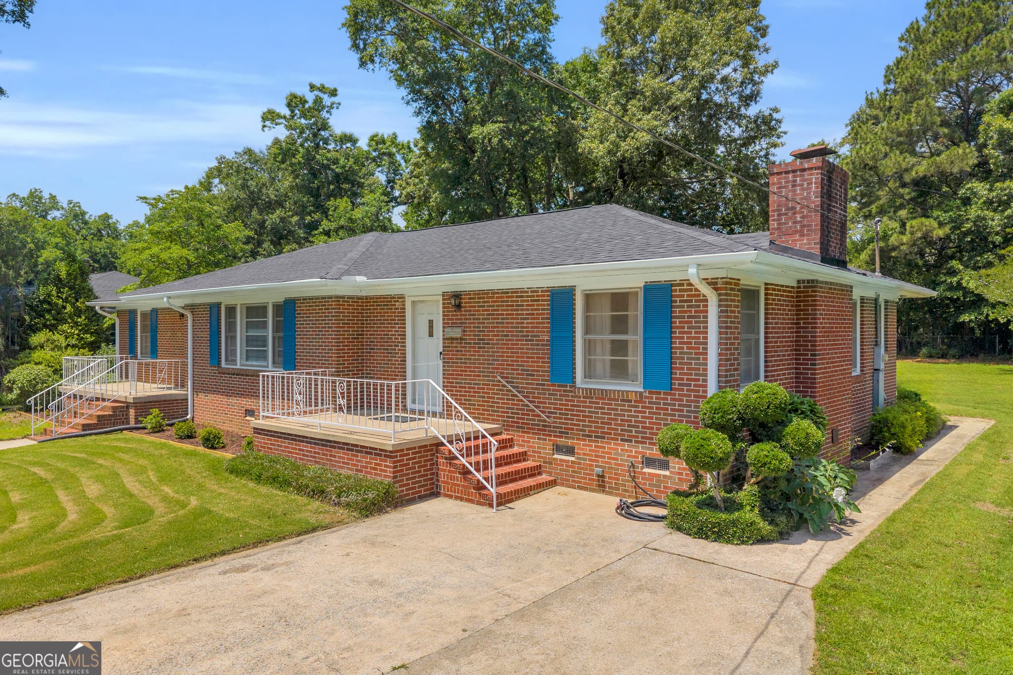 3 bedroom, 3 bathroom, 1,898 sq ft single family residence for sale at 128 Smith Street, Hartwell, GA 30643 — photo 2