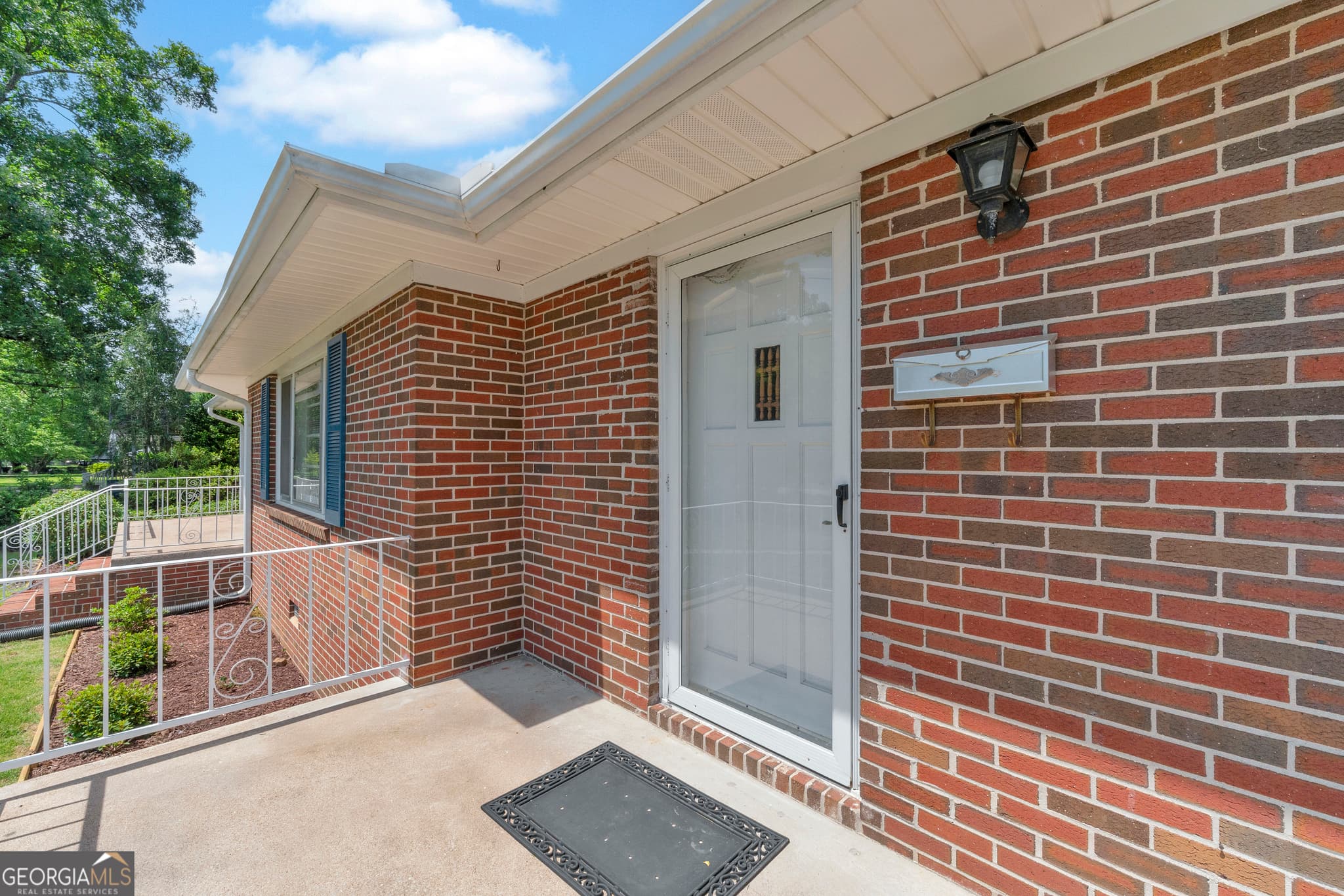 3 bedroom, 3 bathroom, 1,898 sq ft single family residence for sale at 128 Smith Street, Hartwell, GA 30643 — photo 5