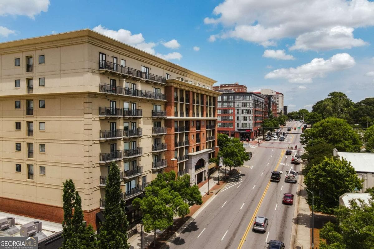 1 bedroom, 1 bathroom, 512 sq ft condominium for sale at 250 W Broad Street 708, Athens, GA 30601 — photo 2