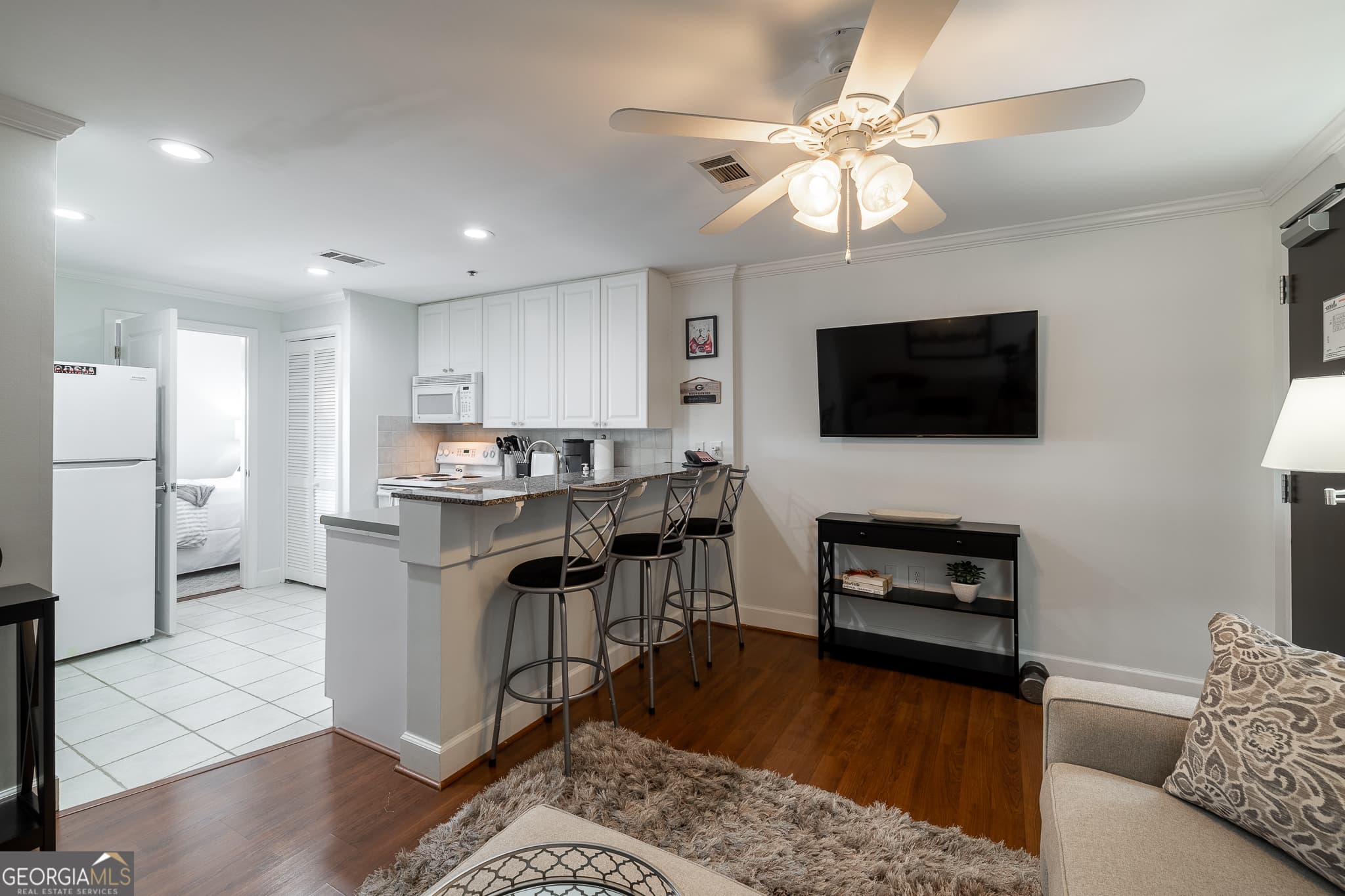 1 bedroom, 1 bathroom, 512 sq ft condominium for sale at 250 W Broad Street 708, Athens, GA 30601 — photo 6