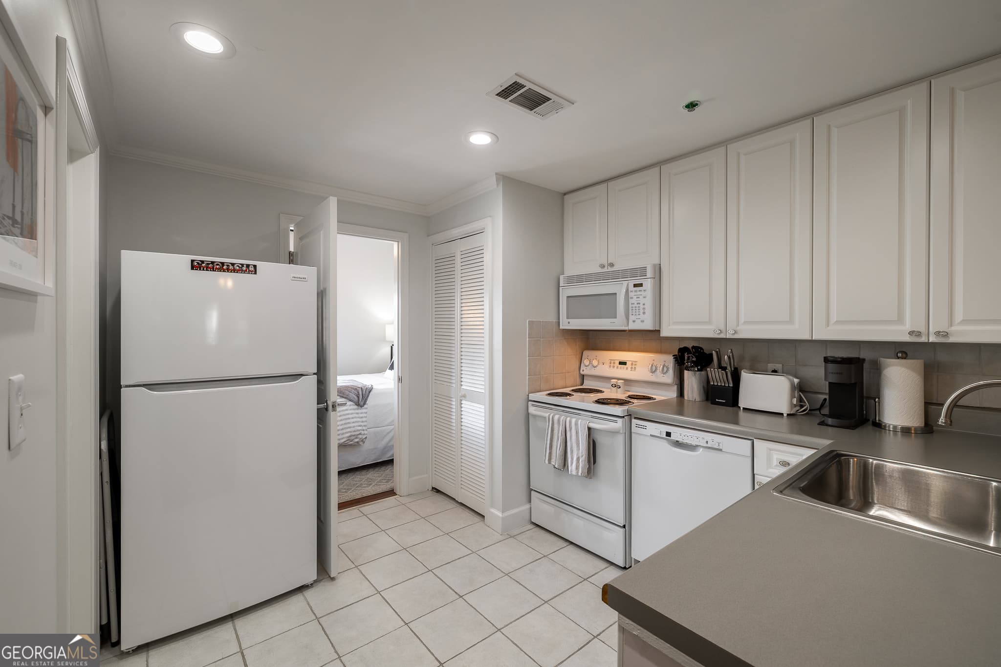 1 bedroom, 1 bathroom, 512 sq ft condominium for sale at 250 W Broad Street 708, Athens, GA 30601 — photo 8