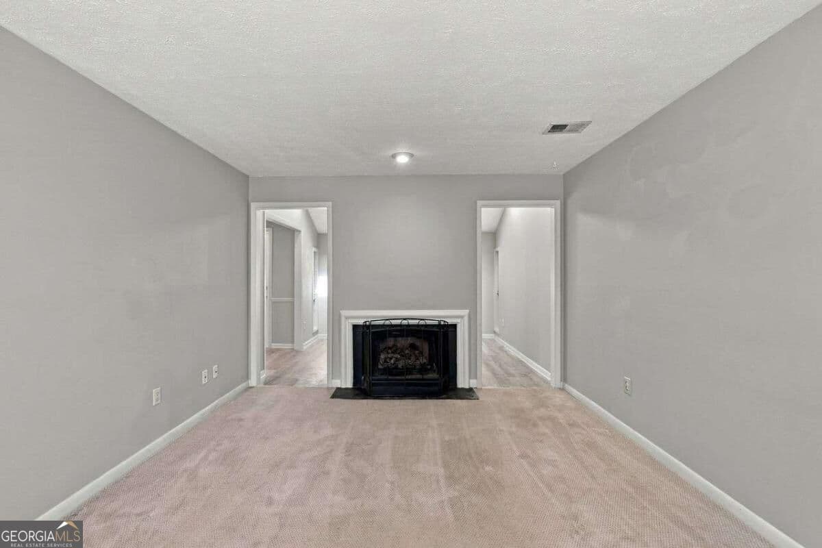 2 bedroom, 2 bathroom, 1,335 sq ft condominium for sale at 8740 Roswell Road 6D, Sandy Springs, GA 30350 — photo 6