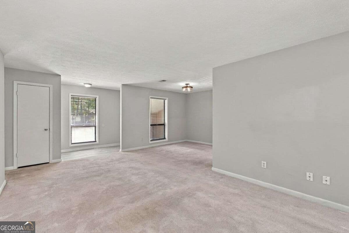 2 bedroom, 2 bathroom, 1,335 sq ft condominium for sale at 8740 Roswell Road 6D, Sandy Springs, GA 30350 — photo 7