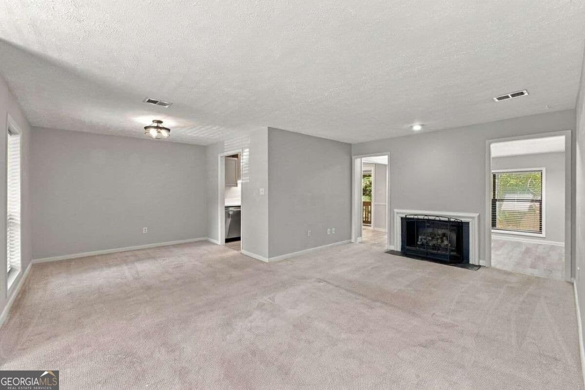 2 bedroom, 2 bathroom, 1,335 sq ft condominium for sale at 8740 Roswell Road 6D, Sandy Springs, GA 30350 — photo 5