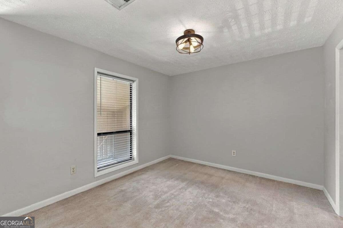 2 bedroom, 2 bathroom, 1,335 sq ft condominium for sale at 8740 Roswell Road 6D, Sandy Springs, GA 30350 — photo 9