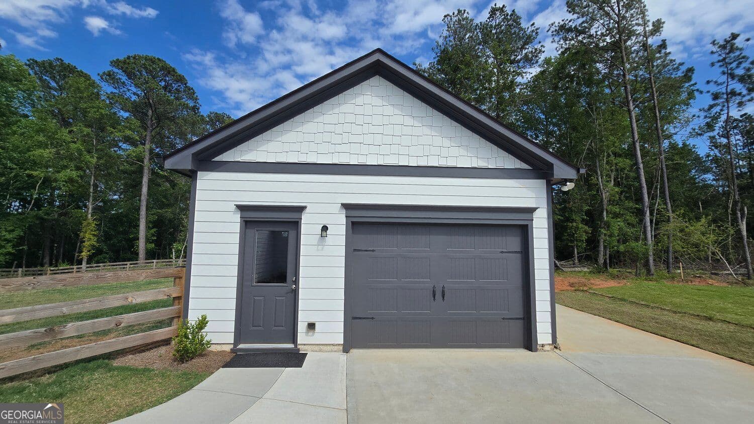 4 bedroom, 3 bathroom, 2,538 sq ft single family residence for sale at 2321 Margaux Court, Monroe, GA 30656 — photo 6