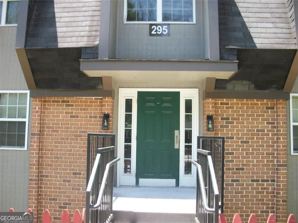 3 bedroom, 2 bathroom, 3,136 sq ft townhouse sold at 295 Winding River Drive K, Atlanta, GA 30350