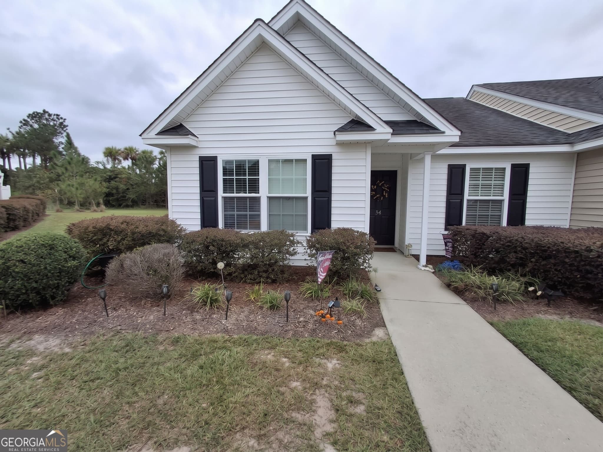 2 bedroom, 2 bathroom, 1,109 sq ft townhouse for sale at 34 Rivermoor Court, Savannah, GA 31407 — photo 1 of 12