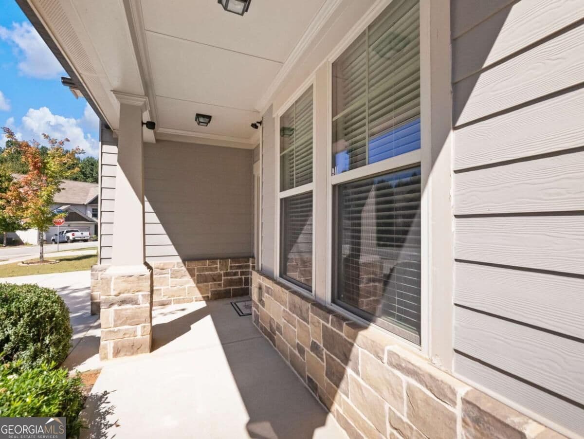 3 bedroom, 2.5 bathroom, 2,155 sq ft single family residence for sale at 5907 Waterway Place, Flowery Branch, GA 30542 — photo 2