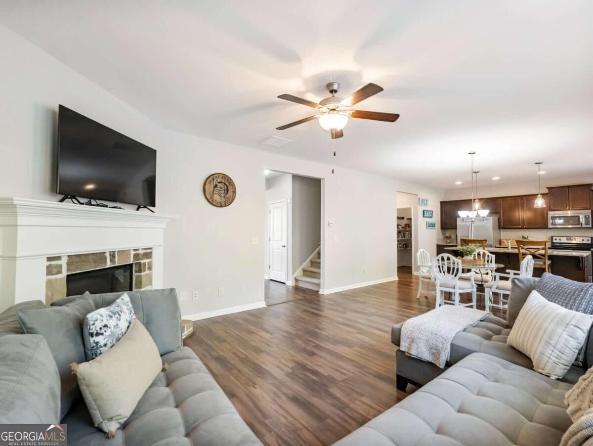 3 bedroom, 2.5 bathroom, 2,155 sq ft single family residence for sale at 5907 Waterway Place, Flowery Branch, GA 30542 — photo 7
