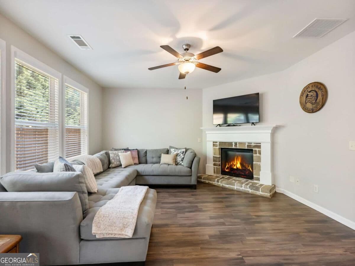 3 bedroom, 2.5 bathroom, 2,155 sq ft single family residence for sale at 5907 Waterway Place, Flowery Branch, GA 30542 — photo 5