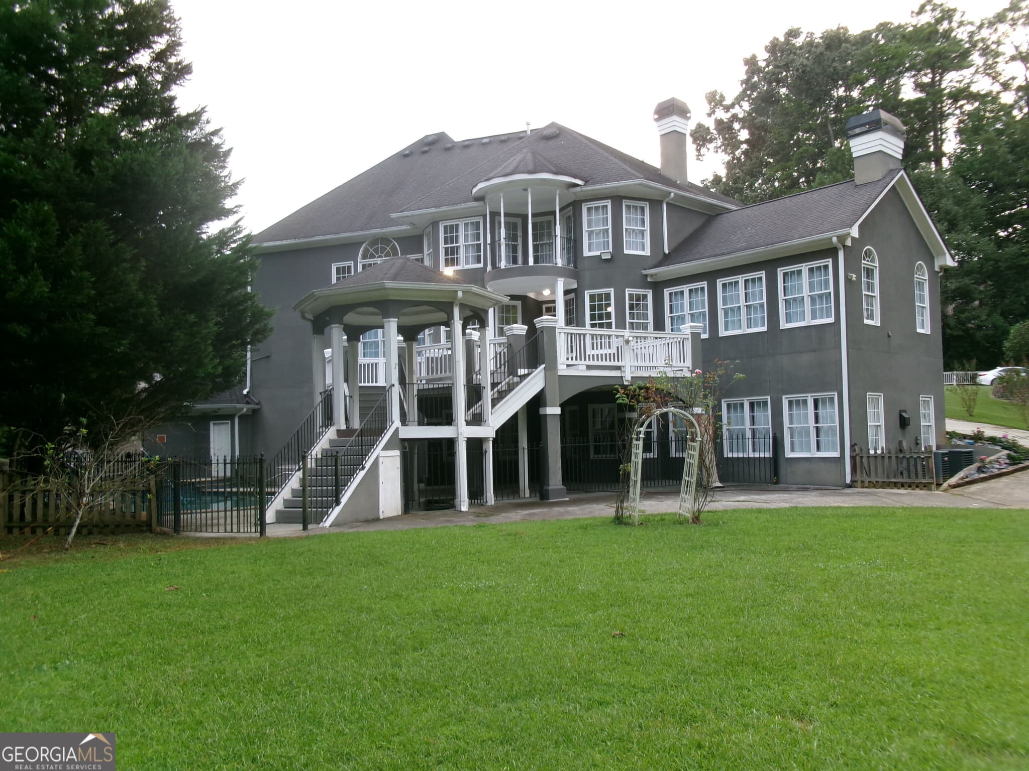 6 bedroom, 5.5 bathroom, 5,959 sq ft single family residence for sale at 910 Woodward Park Drive, Suwanee, GA 30024 — photo 4