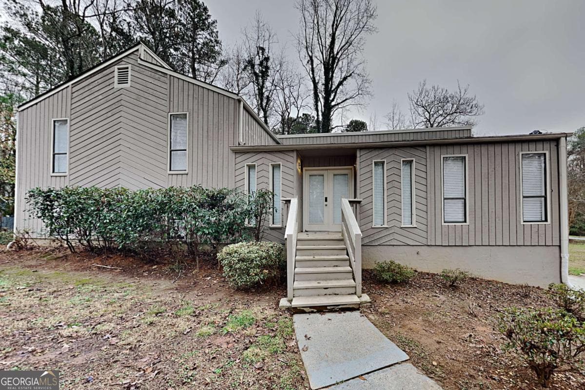 5 bedroom, 3 bathroom, 2,424 sq ft single family residence for sale at 2929 Manitoba Lane, Marietta, GA 30062 — photo 1 of 14