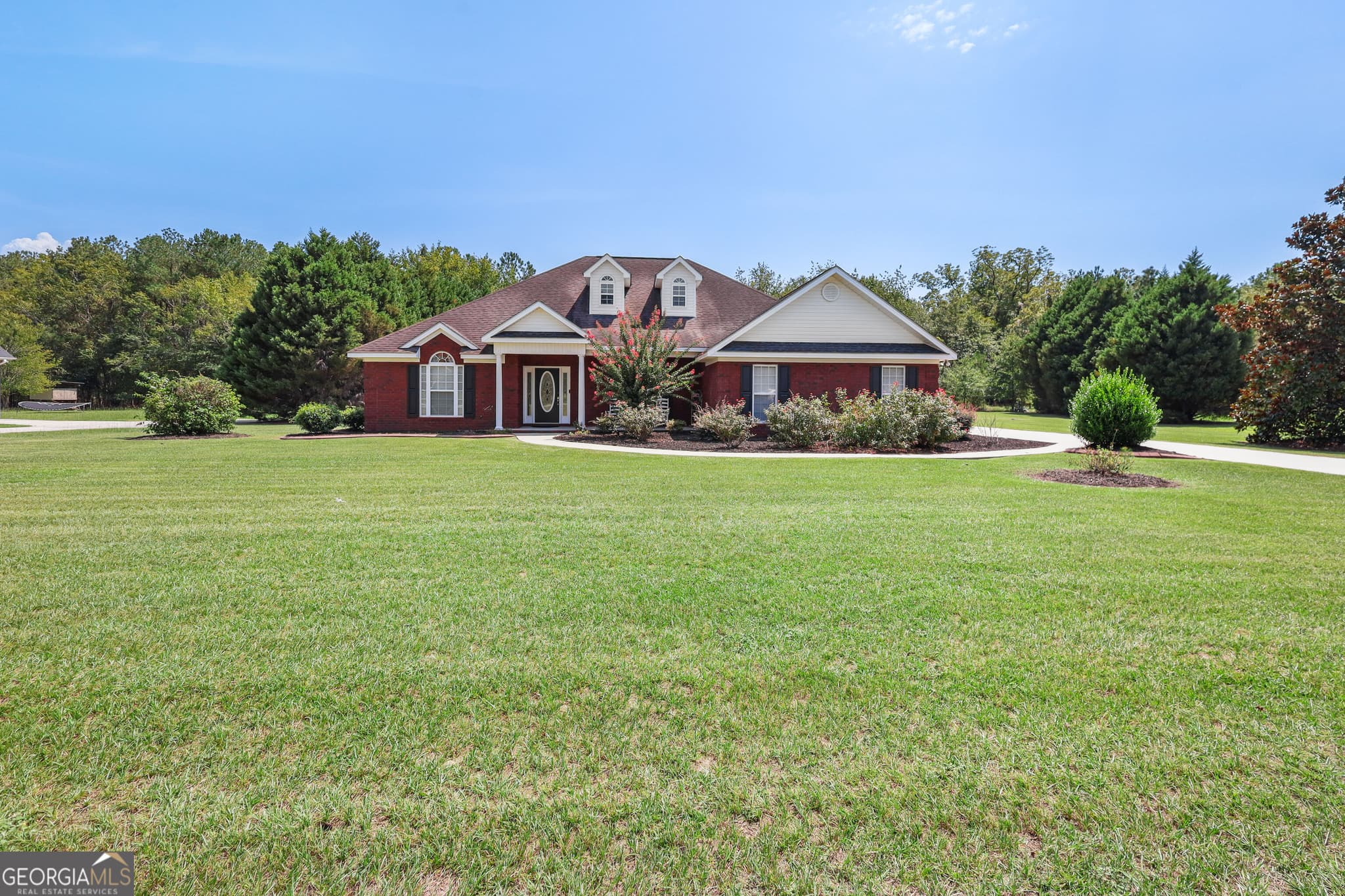 4 bedroom, 2 bathroom, 2,400 sq ft single family residence for sale at 9002 Oakfield Drive, Statesboro, GA 30461 — photo 2