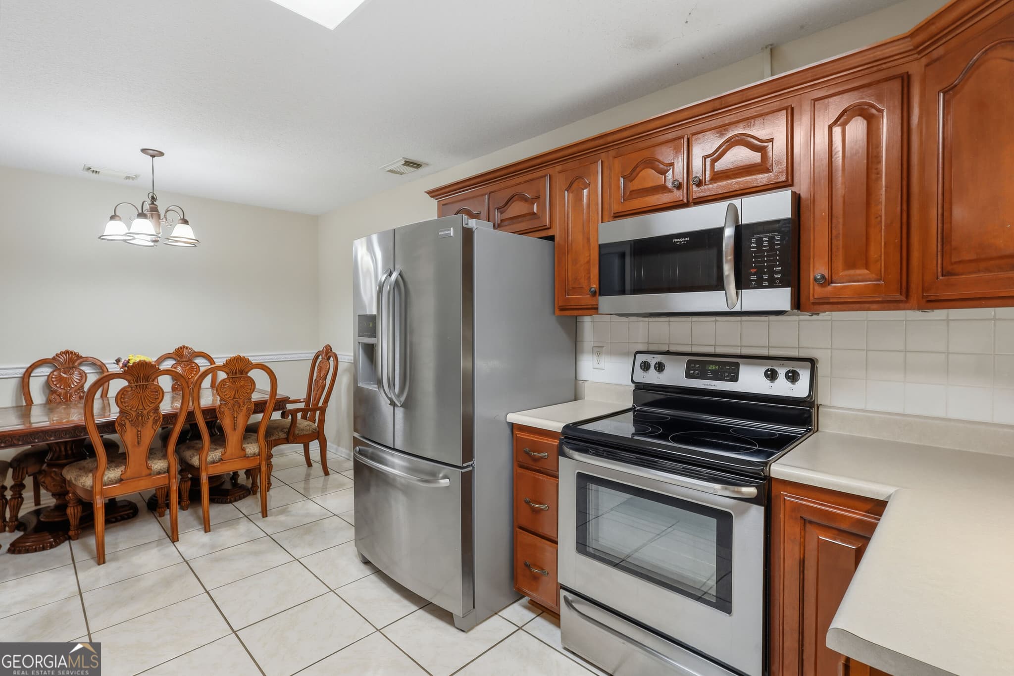 4 bedroom, 2 bathroom, 2,400 sq ft single family residence for sale at 9002 Oakfield Drive, Statesboro, GA 30461 — photo 4