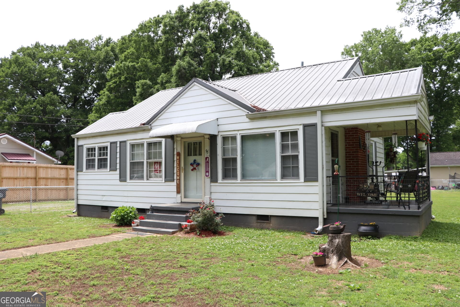2 bedroom, 1 bathroom, 900 sq ft single family residence sold at 95 Cherry Street, Trion, GA 30753