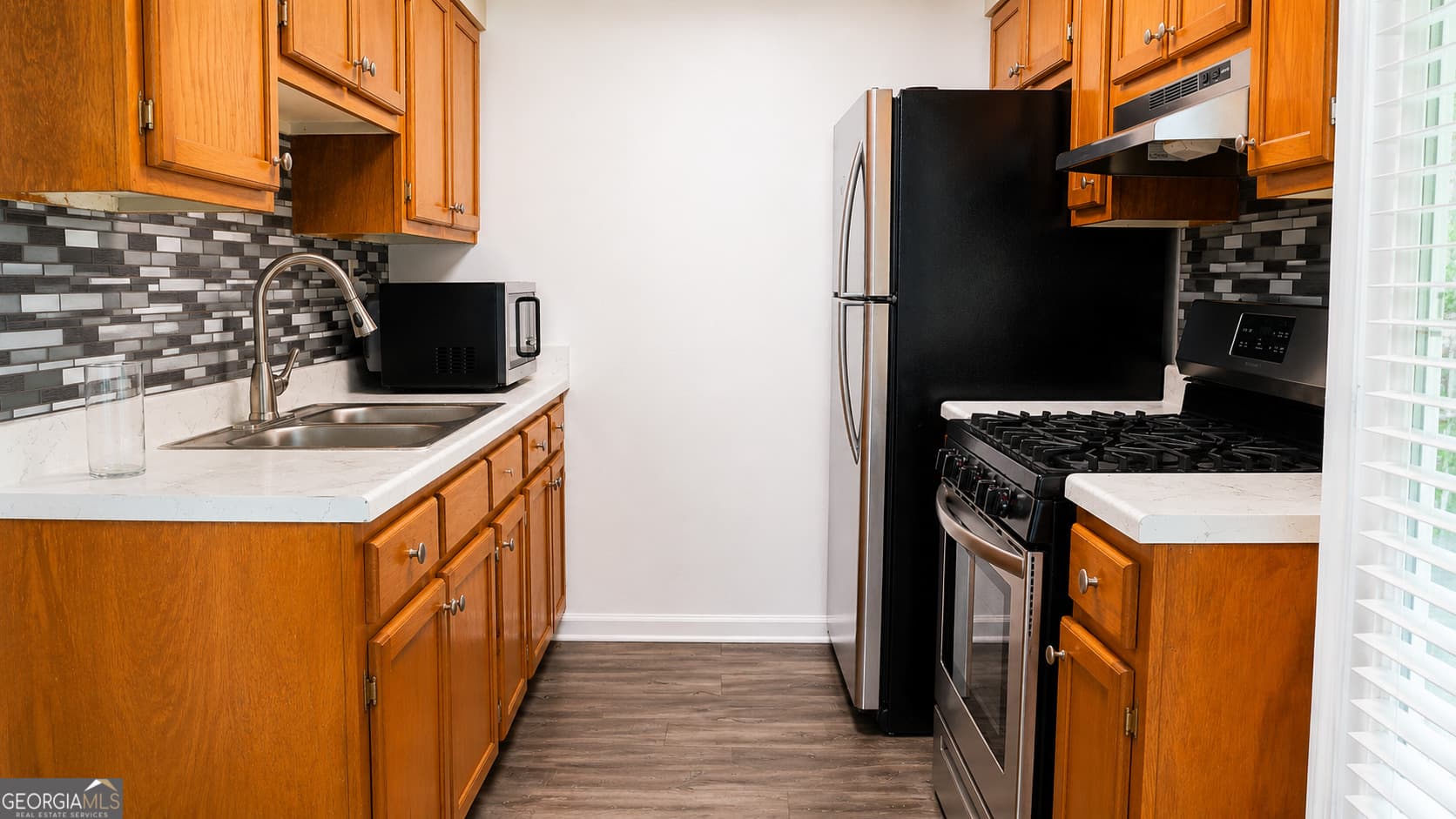 2 bedroom, 1 bathroom townhouse for sale at 405 Fairburn Road 17, Atlanta, GA 30331 — photo 2