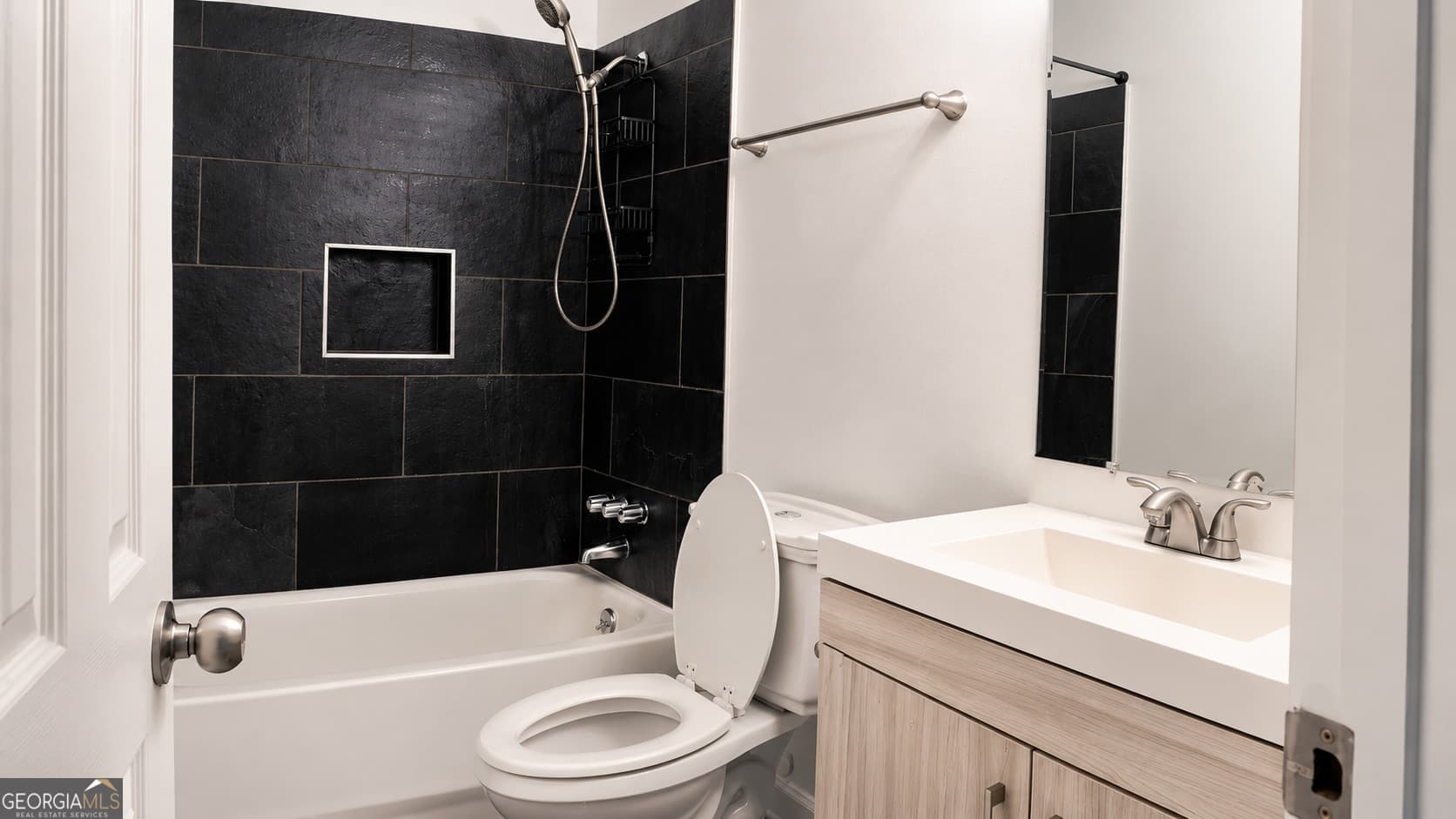 2 bedroom, 1 bathroom townhouse for sale at 405 Fairburn Road 17, Atlanta, GA 30331 — photo 10