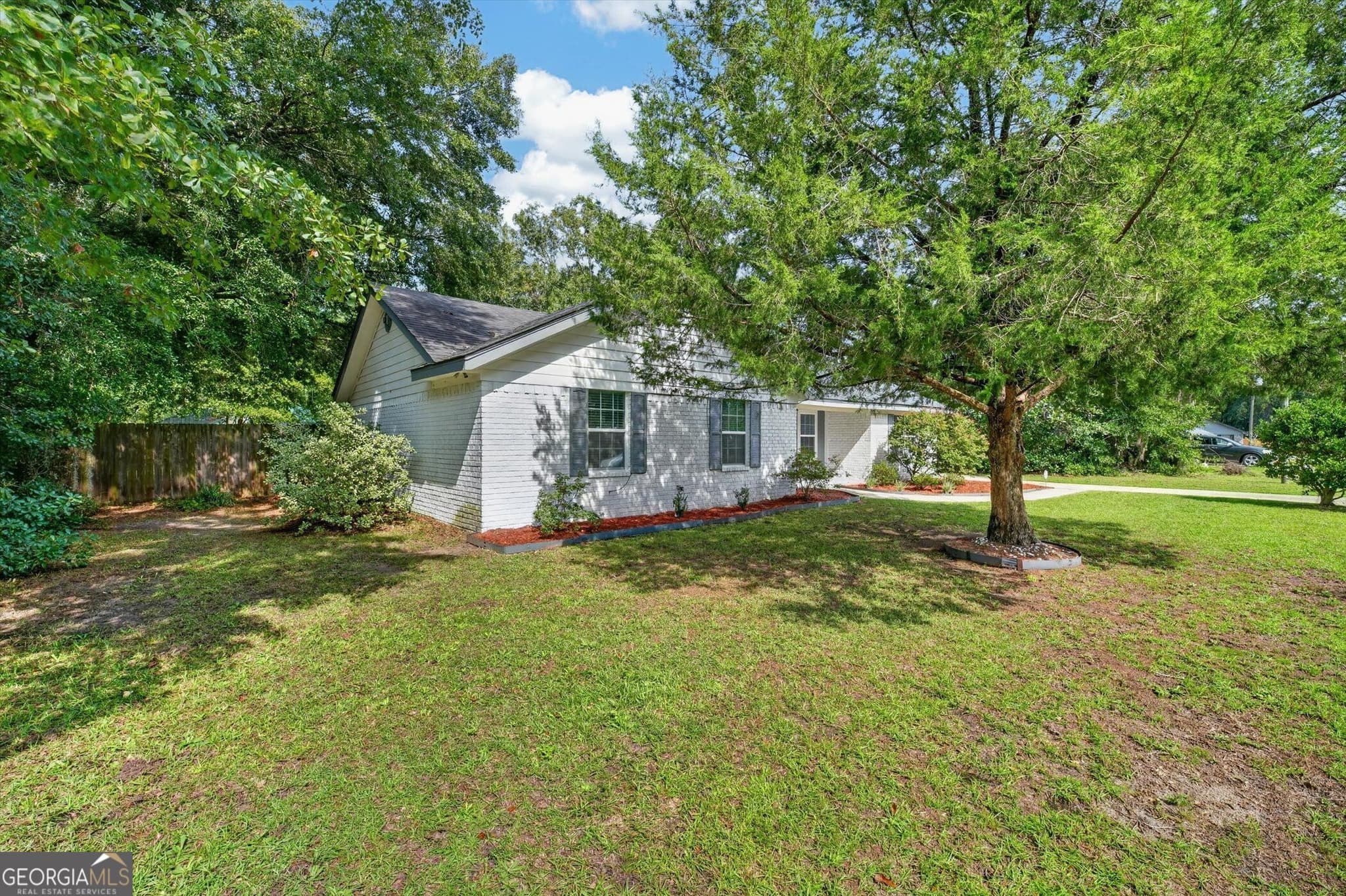 3 bedroom, 2 bathroom, 1,575 sq ft single family residence under contract at 214 Jefferson Circle, Allenhurst, GA 31301 — photo 2