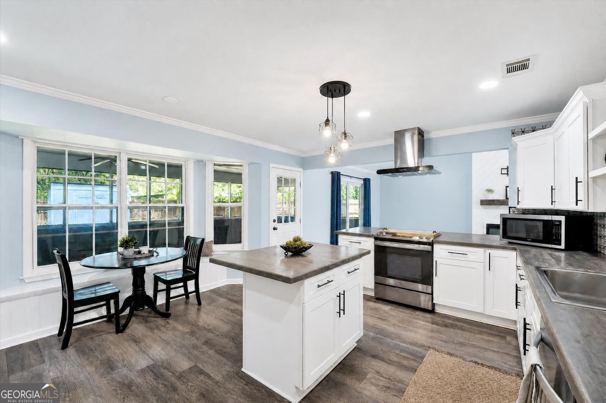 3 bedroom, 2 bathroom, 1,575 sq ft single family residence under contract at 214 Jefferson Circle, Allenhurst, GA 31301 — photo 10