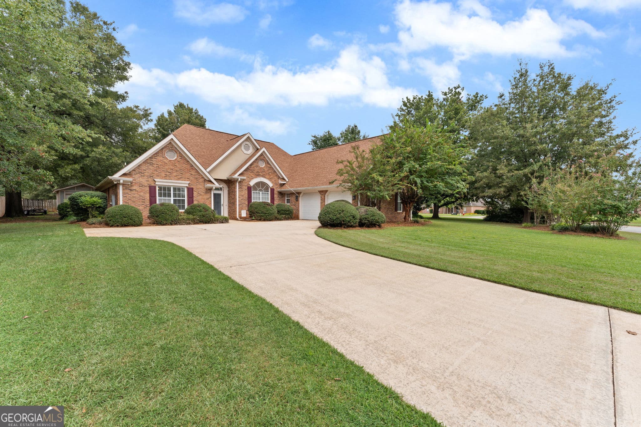 3 bedroom, 2.5 bathroom, 2,221 sq ft single family residence for sale at 302 Jubilee Circle, Bonaire, GA 31005 — photo 2