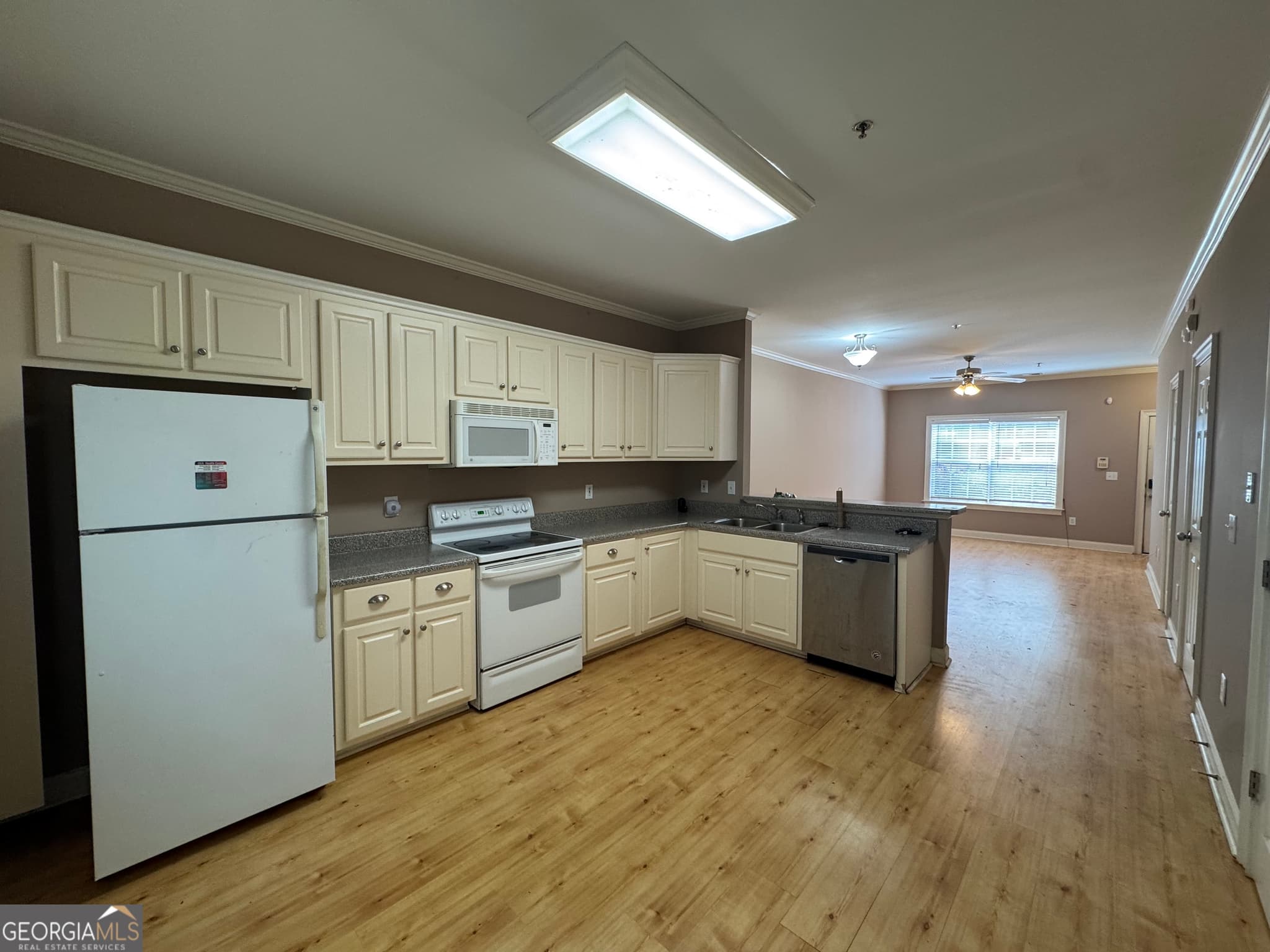 2 bedroom, 2.5 bathroom, 1,184 sq ft townhouse for rent at 460 Barnett Shoals Road F6, Athens, GA 30605 for $1,525 a month — photo 6