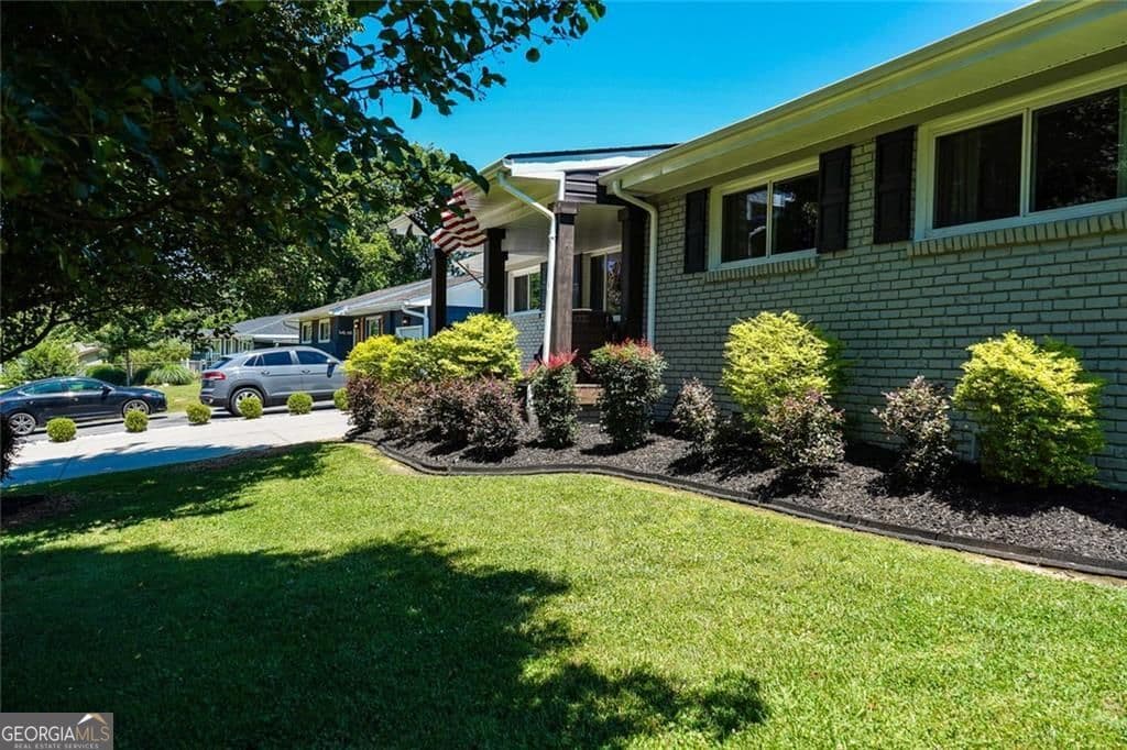 3 bedroom, 2 bathroom, 1,600 sq ft single family residence sold at 236 Huntington Road, Rossville, GA 30741