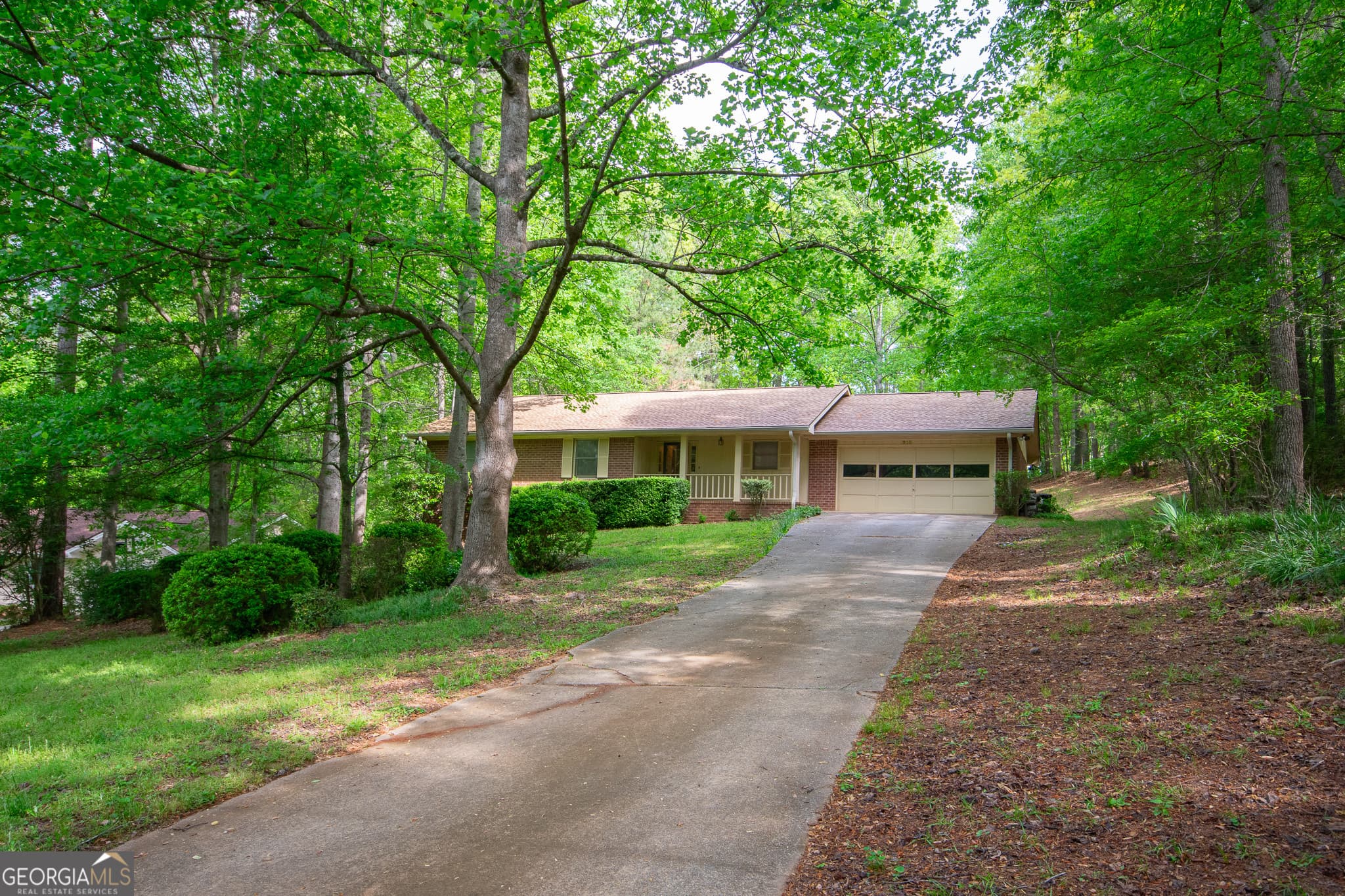 3 bedroom, 2 bathroom, 1,549 sq ft single family residence sold at 215 Ridge Road, Tyrone, GA 30290