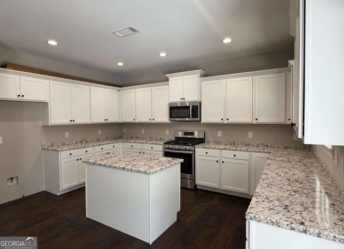 4 bedroom, 2.5 bathroom, 2,160 sq ft single family residence for sale at 303 Spring Lake Cove, White, GA 30184 — photo 5