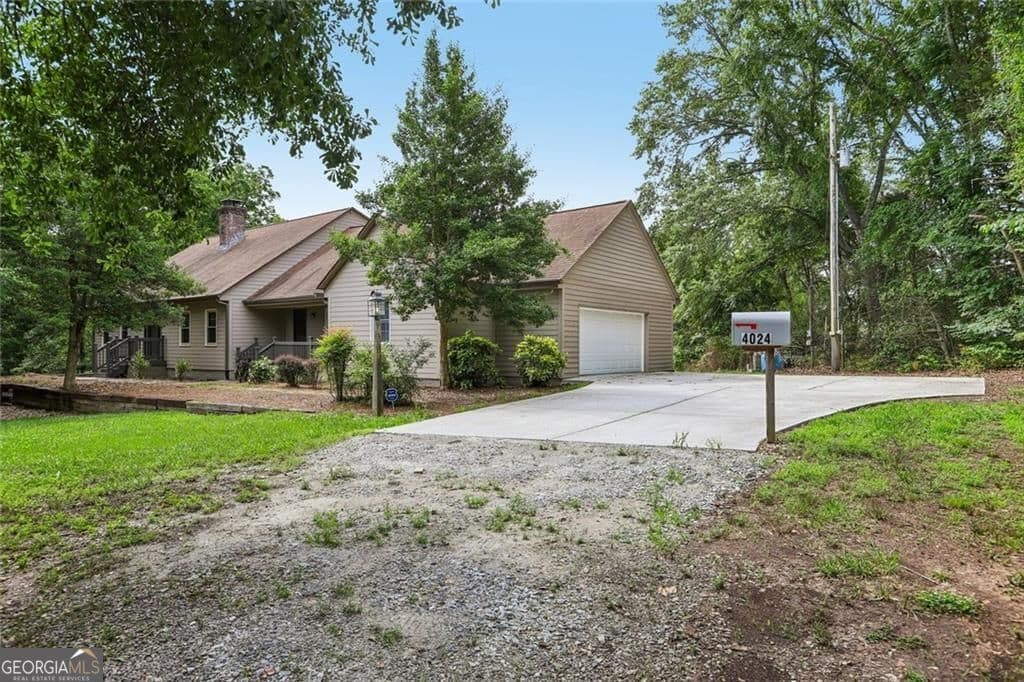 4 bedroom, 3 bathroom, 2,608 sq ft single family residence for sale at 4024 GA-138, Covington, GA 30014 — photo 6