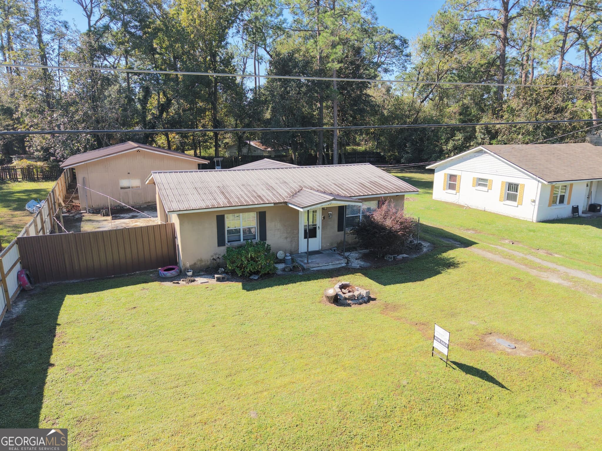 2 bedroom, 1 bathroom, 1,074 sq ft single family residence for sale at 509 Community Drive, Waycross, GA 31501 — photo 2