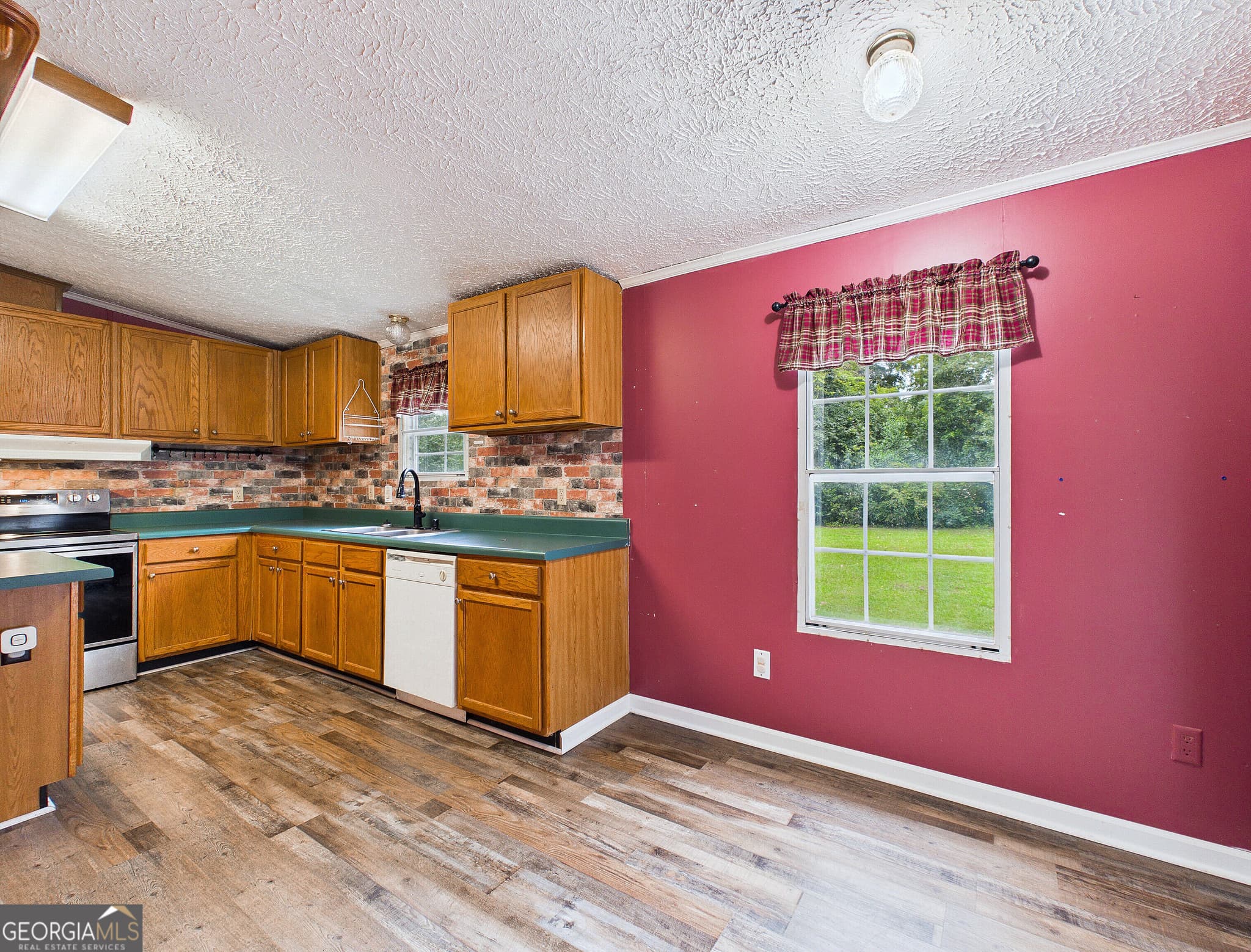 3 bedroom, 2 bathroom, 1,836 sq ft manufactured home,single family residence for sale at 360 Hayes Road, Byron, GA 31008 — photo 7