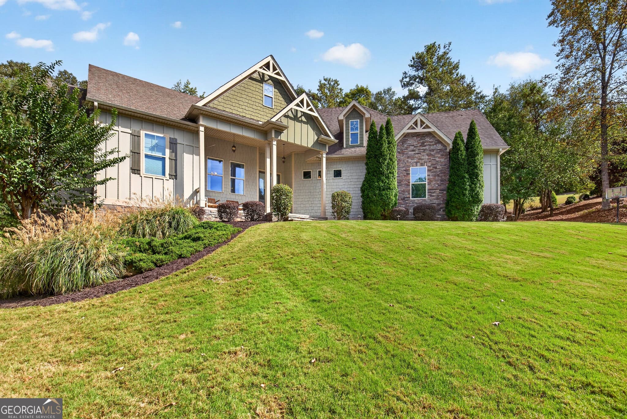 6 bedroom, 5.5 bathroom, 6,505 sq ft single family residence for sale at 565 Arbor Springs Parkway, Newnan, GA 30265 — photo 2