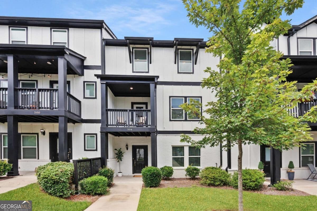4 bedroom, 3.5 bathroom, 2,175 sq ft townhouse for rent at 504 Hampton Crossing, Woodstock, GA 30188 for $2,650 a month