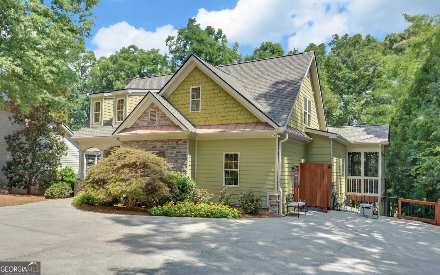 5 bedroom, 3.5 bathroom, 4,033 sq ft single family residence for sale at 819 Tranquility Lane, Hartwell, GA 30643 — photo 3