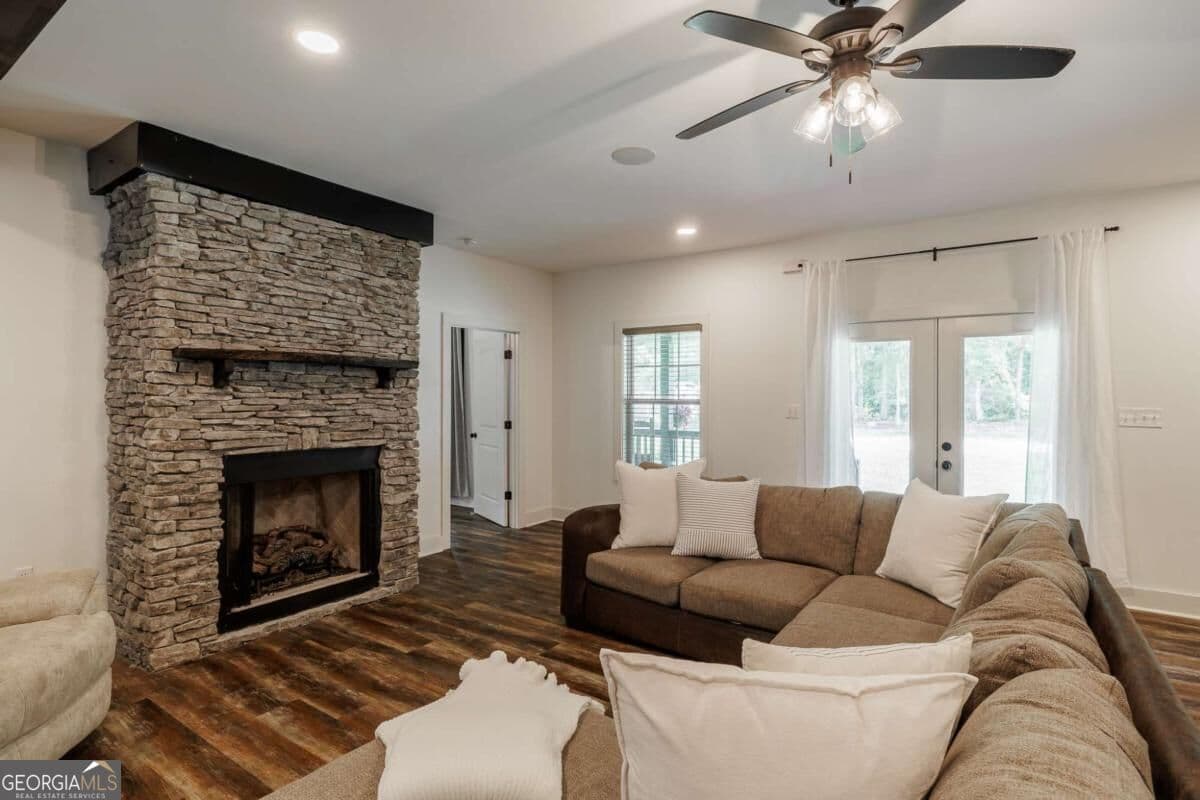 4 bedroom, 3 bathroom, 2,704 sq ft single family residence for sale at 930 James Holcomb Road, Hull, GA 30646 — photo 7