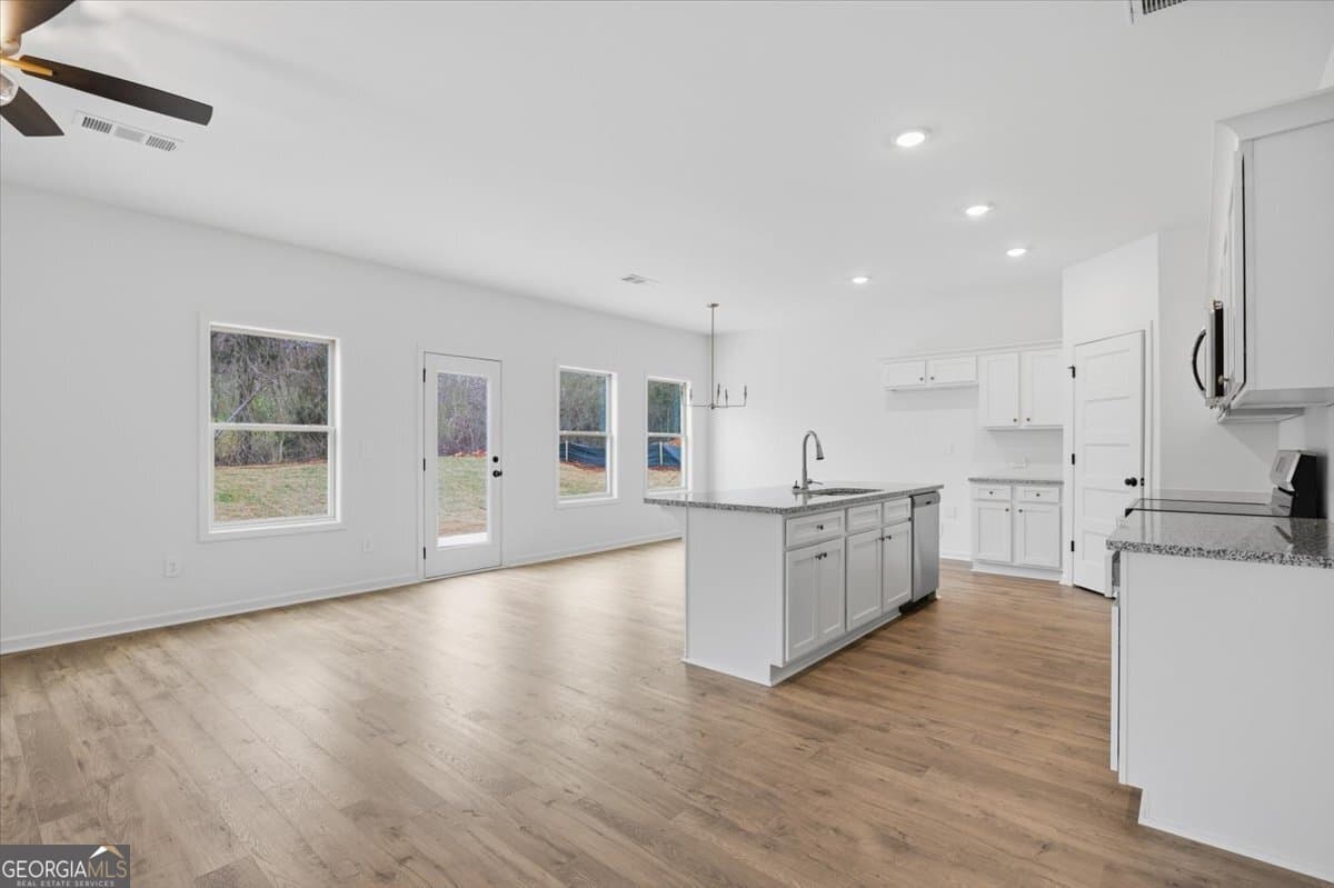 3 bedroom, 2.5 bathroom, 1,888 sq ft single family residence for sale at 7 Morningside Court, Thomaston, GA 30286 — photo 6