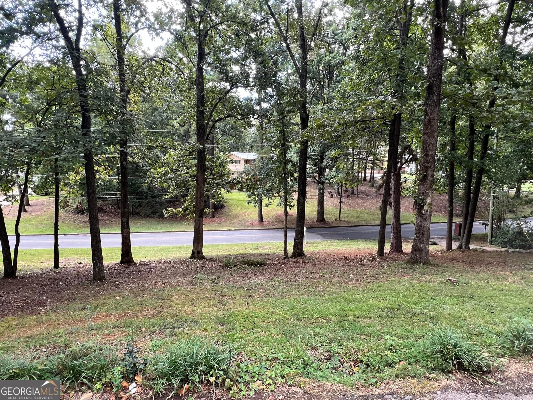 4 bedroom, 3.5 bathroom, 2,468 sq ft single family residence for sale at 203 Woodland Drive, Calhoun, GA 30701 — photo 6