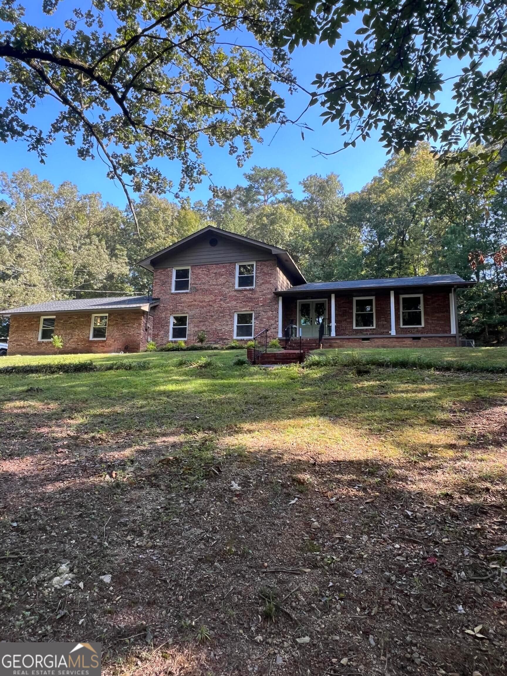 4 bedroom, 3.5 bathroom, 2,468 sq ft single family residence for sale at 203 Woodland Drive, Calhoun, GA 30701 — photo 1 of 44