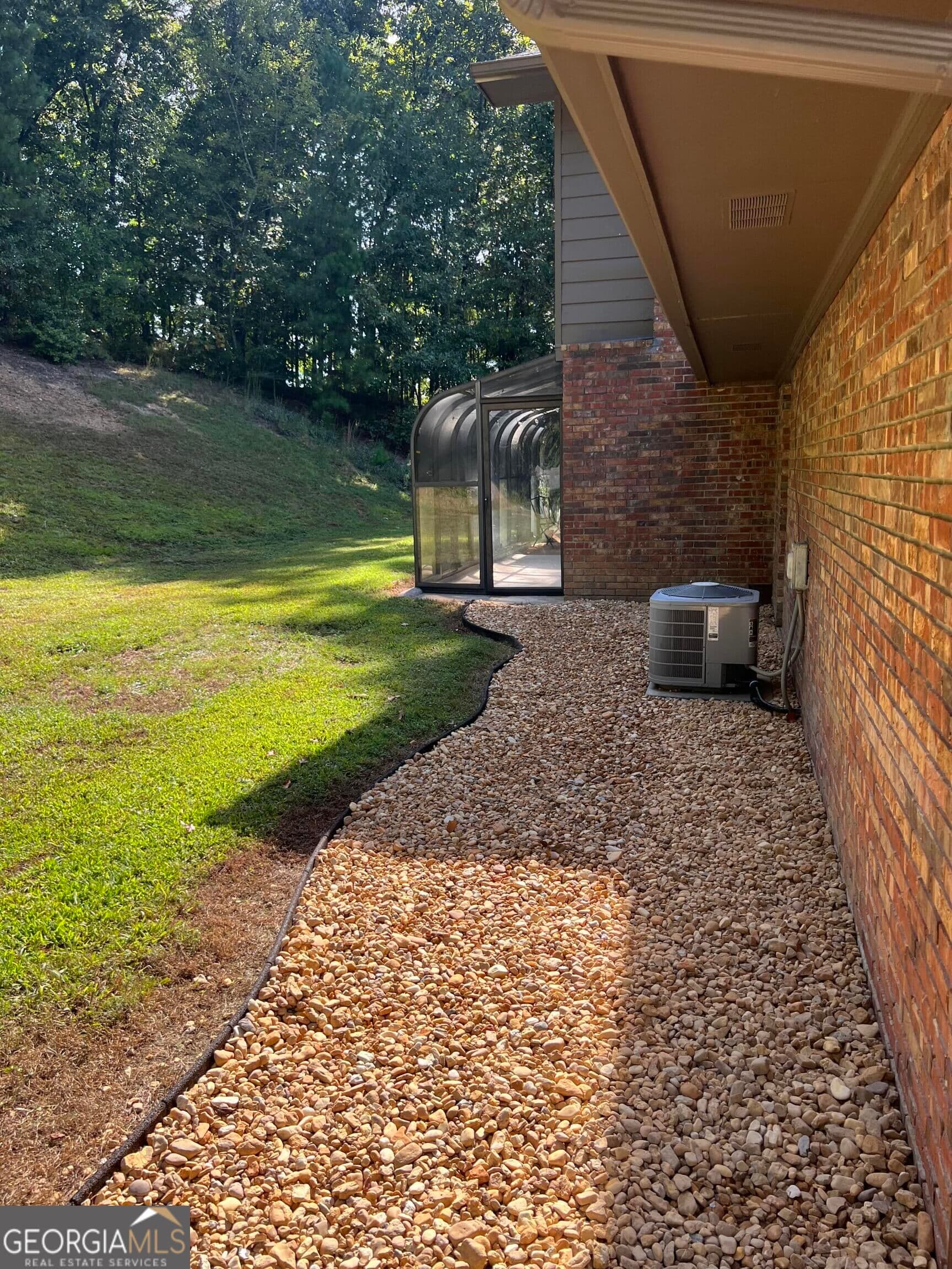 4 bedroom, 3.5 bathroom, 2,468 sq ft single family residence for sale at 203 Woodland Drive, Calhoun, GA 30701 — photo 5