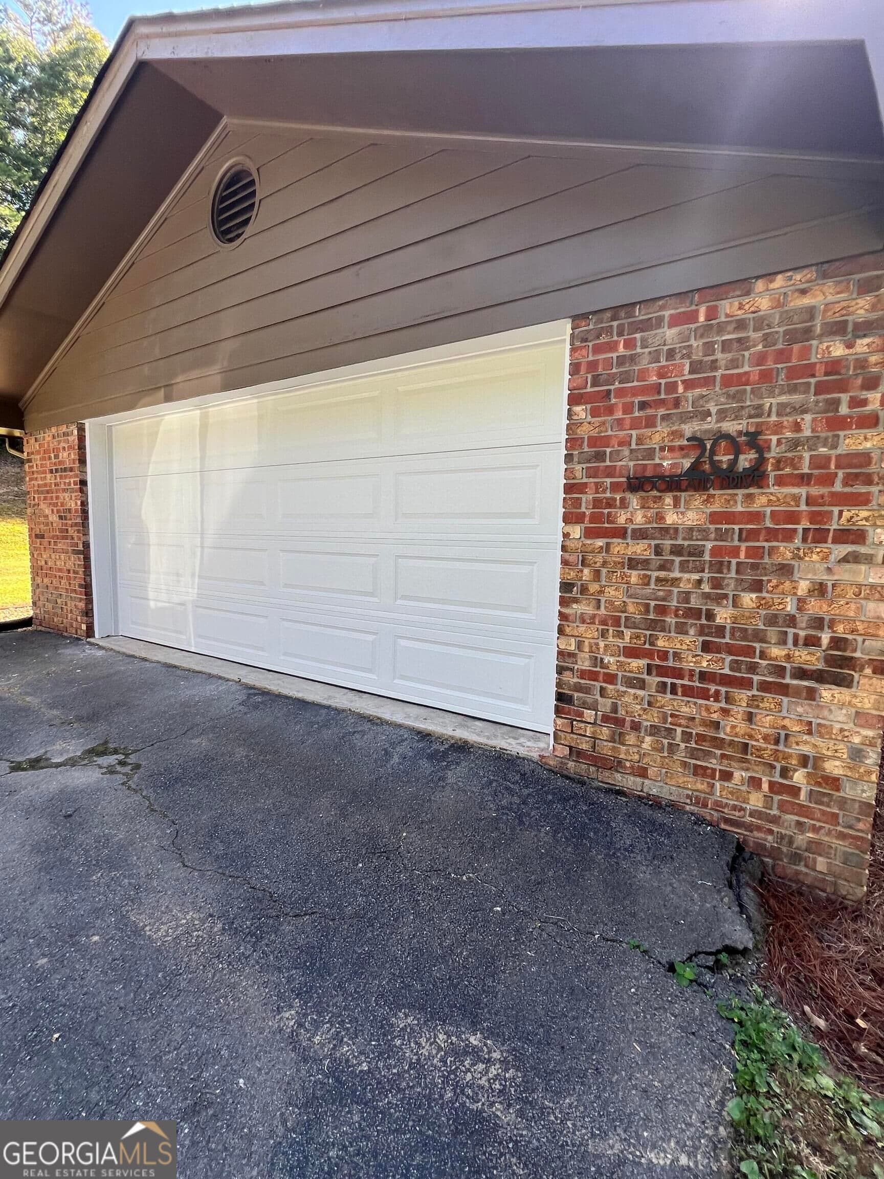 4 bedroom, 3.5 bathroom, 2,468 sq ft single family residence for sale at 203 Woodland Drive, Calhoun, GA 30701 — photo 4