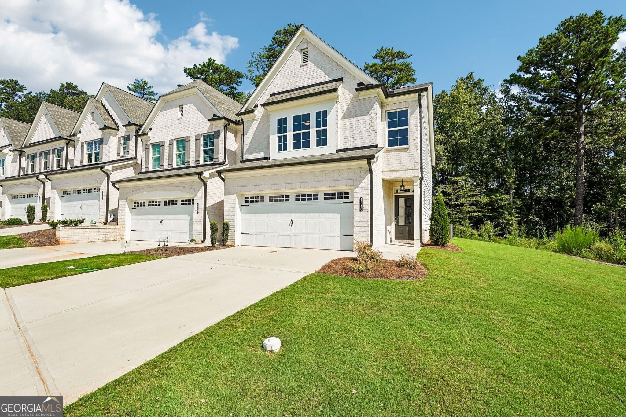 3 bedroom, 2.5 bathroom, 1,814 sq ft townhouse for sale at 4240 Cavalier Way, Duluth, GA 30097 — photo 2