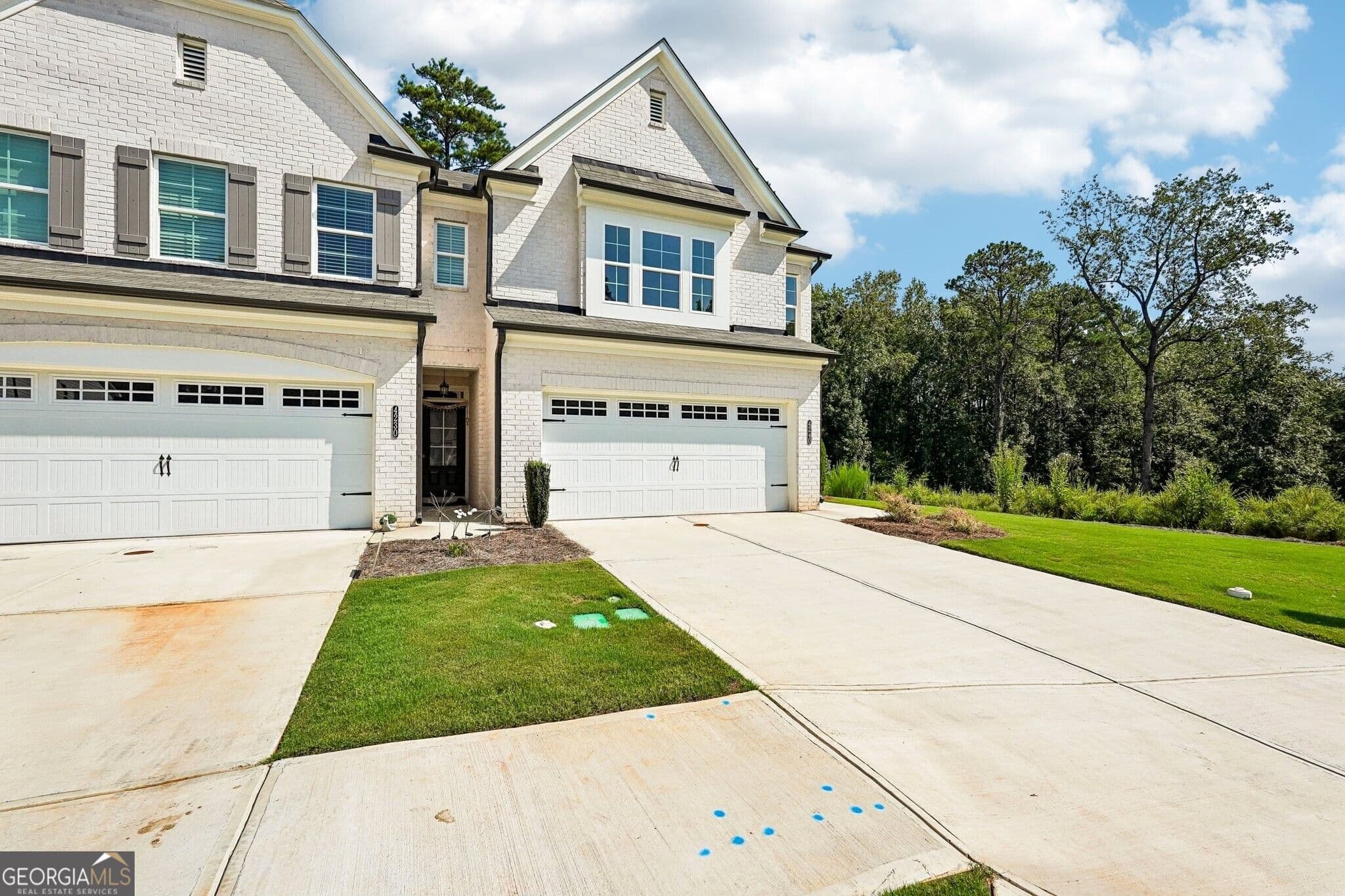 3 bedroom, 2.5 bathroom, 1,814 sq ft townhouse for sale at 4240 Cavalier Way, Duluth, GA 30097 — photo 3