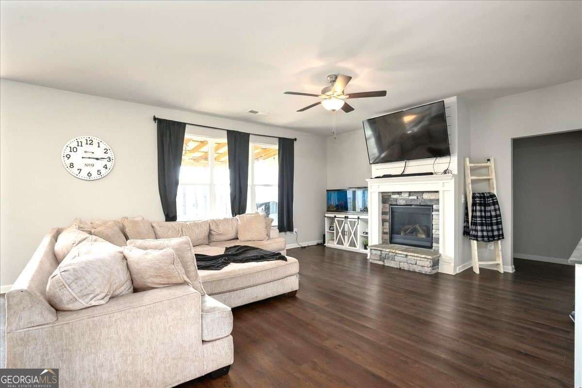 4 bedroom, 3 bathroom, 2,215 sq ft single family residence for sale at 1978 Waterside Circle, Bethlehem, GA 30620 — photo 9