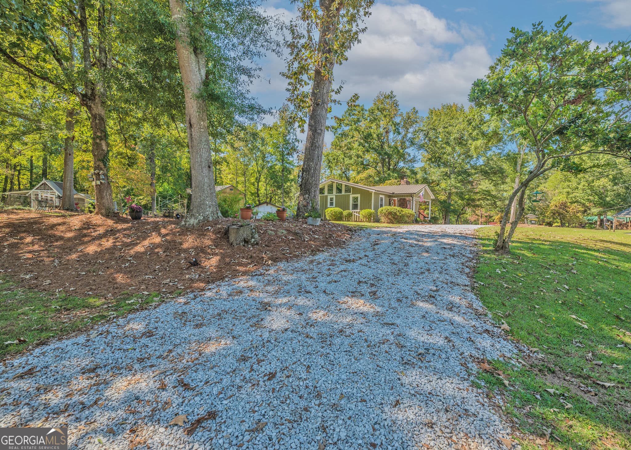3 bedroom, 1 bathroom, 1,040 sq ft single family residence for sale at 991 Lakeshore Road, Martin, GA 30557 — photo 2